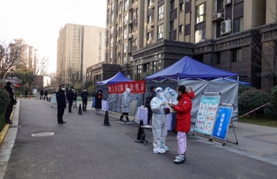 ލޮކްޑައުންއާ ހެދި ކާނާ އަށް ޖެހި ޗައިނާގެ ސިޓީއެއްގައި "ބާޓާ ސިސްޓަމް" ވައިގައި ހިފައިފި