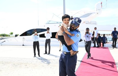 ދިއްކޮށްލި ނޯޓުކޮޅާއެކު ބައްޕައާ ބައްދަލުކުރުމުގެ ފުރުސަތު ލިބިއްޖެ