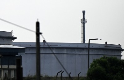 ޑޮލަރުގެ ތާށިކަމާ ހެދި ތެޔޮ ނުގަނެވި، ލަންކާ އިން ކަރަންޓް ކަނޑަނީ