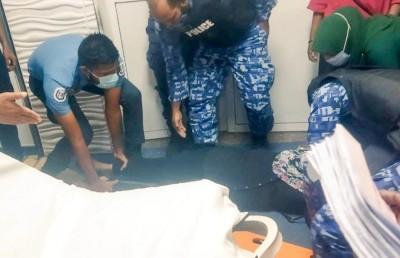 ގާނޫނީ ހުރަހެއް ނެތް؛ އެކަމަކު ފިރިހެން ފުލުހުންގެ މި މަންޒަރު ރީއްޗެއް ނޫން!