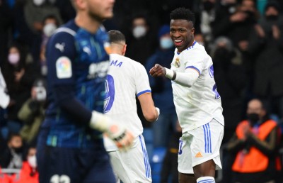 ވިނީޝަސް އާއި ބެންޒެމާގެ ލަނޑުތަކުން ރެއާލް މެޑްރިޑުން ވެލެންސިއާ ބަލިކޮށްފި