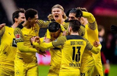 ޑޯޓްމަންޑް އިން ފަހަތުން އަރައި އެއިންޓްރަކް ފްރޭންކްފާޓް ބަލިކޮށްފި