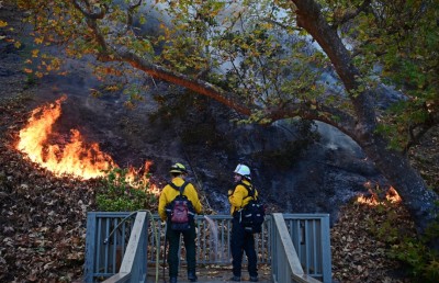 އެލްއޭގެ އަލިފާން: މަރުވި އަދަދު 25 އަށް، ވައި ގަދަވެ ނުރައްކާ ބޮޑުވަނީ