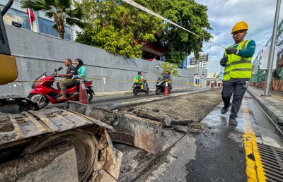 އަމީނީމަގުގެ ތާރުގަނޑުން ހަލާކުވެފައި ހުރި ތަންތަން ހަދަން ފަށައިފި