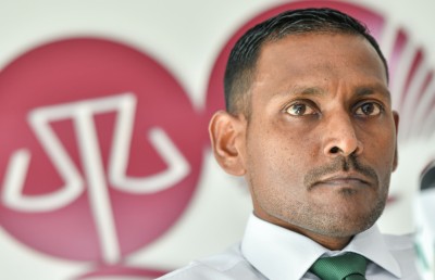 އަދީބުގެ ފޯނާއި ލެޕްޓޮޕް: ދައުލަތަށް ބޮޑު ޓެސްޓެއް!