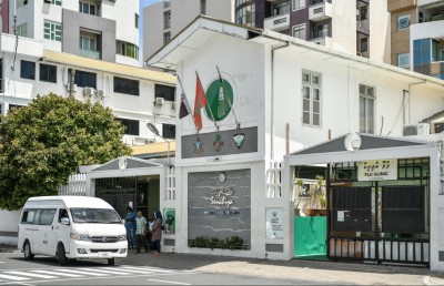 ޒަހަމްތަކަކާ އެކު މަގުމަތިން ފެނުނު މީހަކަށް ފަރުވާ ދެނީ