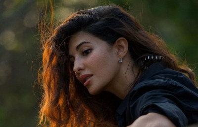 ގައިގޯޅި ފޮޓޯތަކުގެ މައްސަލައިގައި ޖެކްލީންގެ ދިފާއުގައި ފަންނާނުން ނިކުމެއްޖެ