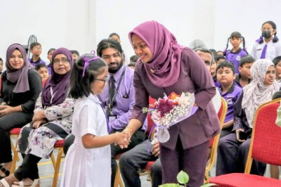 ގެވެށި ގުޅުމުގެ ފޮތްތައް ދަރިވަރުންނަށް ހަދިޔާކޮށްފި