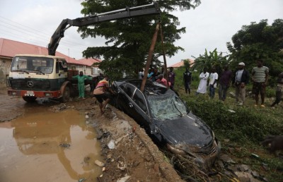 ނައިޖީރިއާގައި ޕެޓްރޯލް ޓޭންކަރެއް ގޮވައި 70 މީހަކު މަރުވެއްޖެ