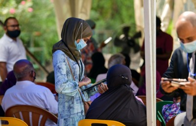 ބޫސްޓަ ޑޯޒް ދިނުމަށް ބޮޑު މުސާރާއަށް މީހުން ހޯދަނީ