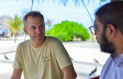 ބޮޑު ޓާގެޓްތަކަކާ އެކު ޓީޓީ ކޯޗު ކޮސްޓޯ އަލުން ގައުމީ ޓީމަށް