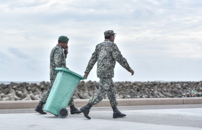 އެކްސިޑެންޓެއްގައި ސިފައިންގެ ކާރަށް ގެއްލުން: މީހެއްގެ އަތުން 3،780ރ. ކޯޓަށް ގޮސްގެން ހޯދައިފި