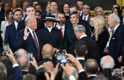 ރައީސްކަމުގެ ހުވާ ކުރައްވައި، ޓްރަމްޕް އެނބުރި ވެރިކަމަށް