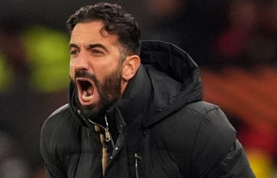 އަމޯރިމްގެ ރުޅިގަނޑު ބޭލީ ޗޭންޖިން ރޫމުގެ ޓީވީ އަށް