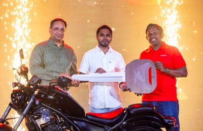 އުރީދޫއިން ދޭ "ހޮންޑާ ރިބެލް" ސައިކަލު ލިބުނު ނަސީބުވެރިޔާއަށް ސައިކަލު ހަވާލުކޮށްފި