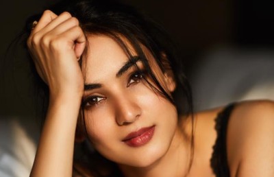 ޖެކްލިން އަށް ގެއްލުނު ފިލްމު ސޮނާލް އަށް