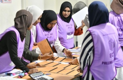 ރިޔާސީ އިންތިހާބުގައި ވޯޓުލާ މަރުކަޒުތަކަށް އޮފިޝަލުން ހޯދަނީ