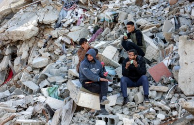 ބައިޑެން އިޒްރޭލަށް ނުދީ ހިފެހެއްޓި ހަތިޔާރު ޓްރަމްޕުގެ އަމުރަށް ފޮނުވަން ފަށައިފި