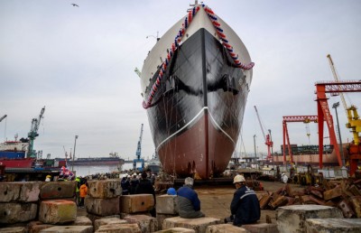 ރިޔަލުގައި ދުއްވާ އެންމެ ދިގު ކާގޯ ބޯޓު ބަނދެފި!