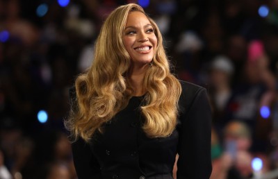 ބިޔޯންސޭ އަށް ދިގު އިންތިޒާރެއްގެ ނިމުން؛ އެންމެ މޮޅު އަލްބަމްގެ އެވޯޑު ލިބިއްޖެ