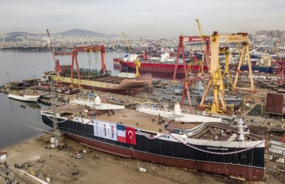 ރިޔަލުގައި ދުއްވާ އެންމެ ދިގު ކާގޯ ބޯޓު ބަނދެފި!