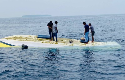 15 މީހުންނާއެކު ދަތުރުކުރި ލޯންޗެއް ބަންޑުން ޖަހާލައިފި