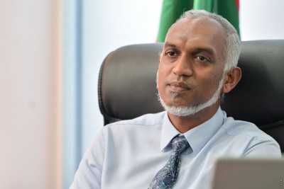 މިސްކިތަށް އަރާ ވަގުތު ވެހިކަލްތަކުގައި ސްޓިކާ ނުޖެހުމަށް މާލޭ މޭޔަރުގެ އިލްތިމާސެއް