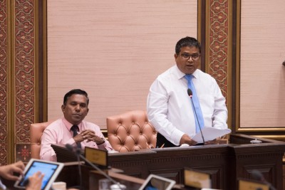 މިނިސްޓަރު ހުސައިން ޒިންމާ އަދާނުކުރައްވާ ކަމަށް ވިދާޅުވެ، ނަޝީދު ކޯފާވެއްޖެ