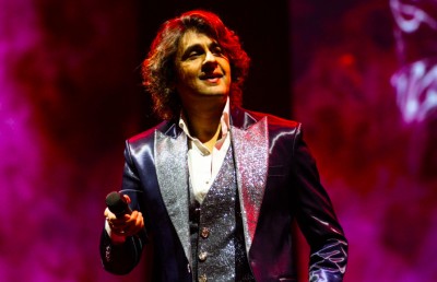 ސޯނޫ ނިގަމް ޝޯއެއް ދޭން ހުއްޓާ މައިބަދަ އަށް ތަދެއް އަރައިފި