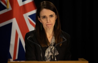 ކޮވިޑާ ހެދި ނިއު ޒީލެންޑުގެ ބޮޑުވަޒީރުގެ ކައިވެނި ކެންސަލް