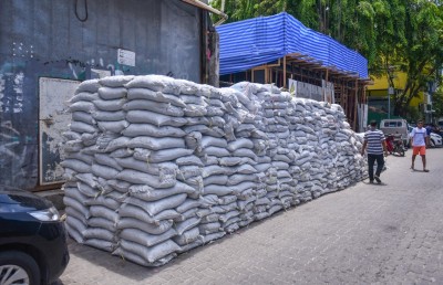 ސިމެންތި ލިބުން ދަތިވެ ބައެއް މަޝްރޫއުތައް ނުހިންގިފައި!