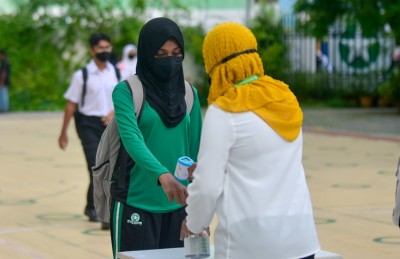 ސްކޫލަށް ދާ ޓީޗަރުންނާއި ދަރިވަރުން ކޮވިޑާ ހެދި އިންތިހާ އަށް މަދުވެއްޖެ!