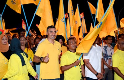 ރިޔާސީ ބަޔާން އިއްވާ ވަގުތު އެމްޑީޕީން އިހުތިޖާޖު ކުރަނީ