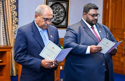 އީސީގެ ރައީސަކަށް ޒާހިދު، ނާއިބަކަށް ސޮލާހު އައްޔަންކުރަން ފޮނުވައިފި