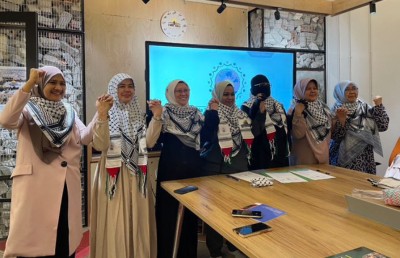 ރާއްޖޭގެ ޖަމްއިއްޔާއަކުން ޣައްޒާގެ އަންހެނުންނަށް ޕެޑް ހަދިޔާ ކުރަނީ