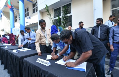 މިނިމަމް ވޭޖާ އެކު ފެނަކައިގެ 80 ޕަސެންޓް މުވައްޒަފުންގެ މުސާރަ ބޮޑުވެއްޖެ