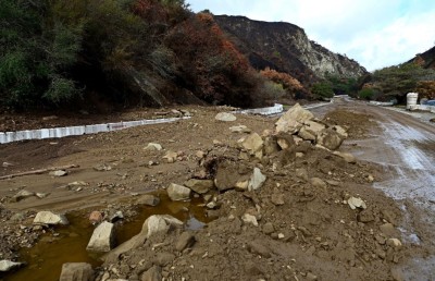 އެލްއޭގައި ރޯވި ހިސާބުތަކަށް ބޯކޮށް ވާރޭ ވެހި ކިސަޑުން މަގުތައް ބެދިއްޖެ