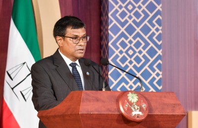 ބޮޑު ހުކުމެއްގެ ކުރިން އުއްތަމަ ފަނޑިޔާރުގެ ބަސްފުޅެއް: އިންސާފުވެރިވާން ވާނީ ޖަޒުބާތުގައި ނުޖެހި