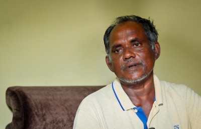 ކުއްލިއަކަށް ބިކަވެ ދަރިފުޅުގެ އިންތިޒާރުގައި