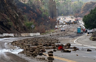 އެލްއޭގައި ރޯވި ހިސާބުތަކަށް ބޯކޮށް ވާރޭ ވެހި ކިސަޑުން މަގުތައް ބެދިއްޖެ