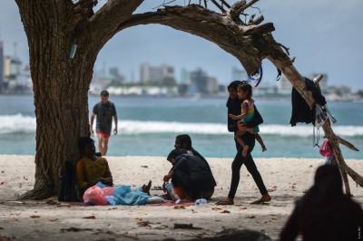 ވަޒީފާއަށް ފަރުވާ ކުޑަ ޒުވާން ޖީލެއް: ކީއްވެ؟