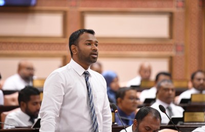 ސުޕްރީމް ކޯޓުގެ ފަނޑިޔާރުންގެ އަދަދު މަދުކުރުމުގެ ބިލަކީ ނުފޫޒު ފޯރުވުން ކަމަށް ބުނެ ހުށަހެޅި ކުއްލި މައްސަލަ ބަލައިނުގަތް!