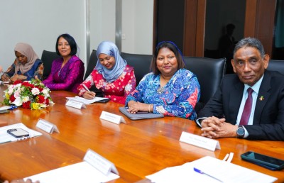 ފޮރިން މިނިސްޓަރު ހަލީލް، ލަންކާގެ ބޮޑުވަޒީރު އަމަރަސޫރިޔަ އާ ބައްދަލުކުރައްވައިފި