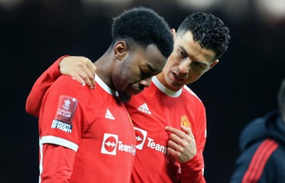 އެފްއޭ ކަޕްގައި ޕެނަލްޓީން ބަލިވެ، ޔުނައިޓެޑް ކަޓައިފި