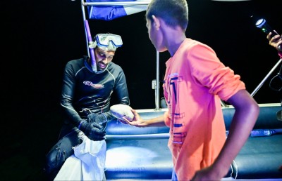 ކަނޑުފަޅު ފީނައިގެން އަފްރާހް މި ނަގަނީ "ފައިސާ"