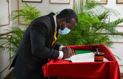 އާ މެމްބަރު ރާޝިދު ހުވާކުރައްވައިފި