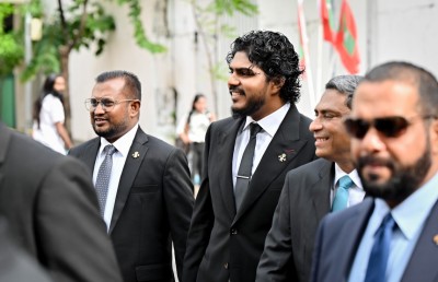 ސުޕްރީމް ކޯޓުގެ ބެންޗު ކުޑަކުރާ ބަދަލަށް ވޯޓު ނުދެއްވި އަޒާން ޕީއެންސީ ޕީޖީގެ ވަޓްސްއެޕް ގްރޫޕުން ބޭރުކޮށްފި