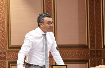 ބެންޗާ ކުޅެނީ ސަރުކާރުން ބޭނުންވާ ކަންތައްތަކެއް ނުވެގެން: ނާޒިލް