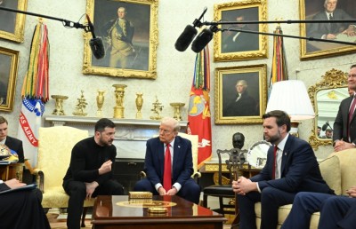 އޯވަލް އޮފީހުގައި މީޑިއާ ކުރިމަތީ އެމެރިކާ އާއި ޔުކްރެއިންގެ ރައީސްގެ ބޮޑު ޒުވާބެއް