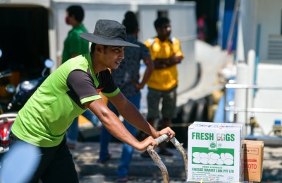 ބަންގްލަދޭޝްގެ މަސައްކަތްތެރިން ލިބެނީ ދެ ގުނަ ބޮޑުކޮށް، ވިޔަފާރިތައް ހުއްޓިދާނެ!